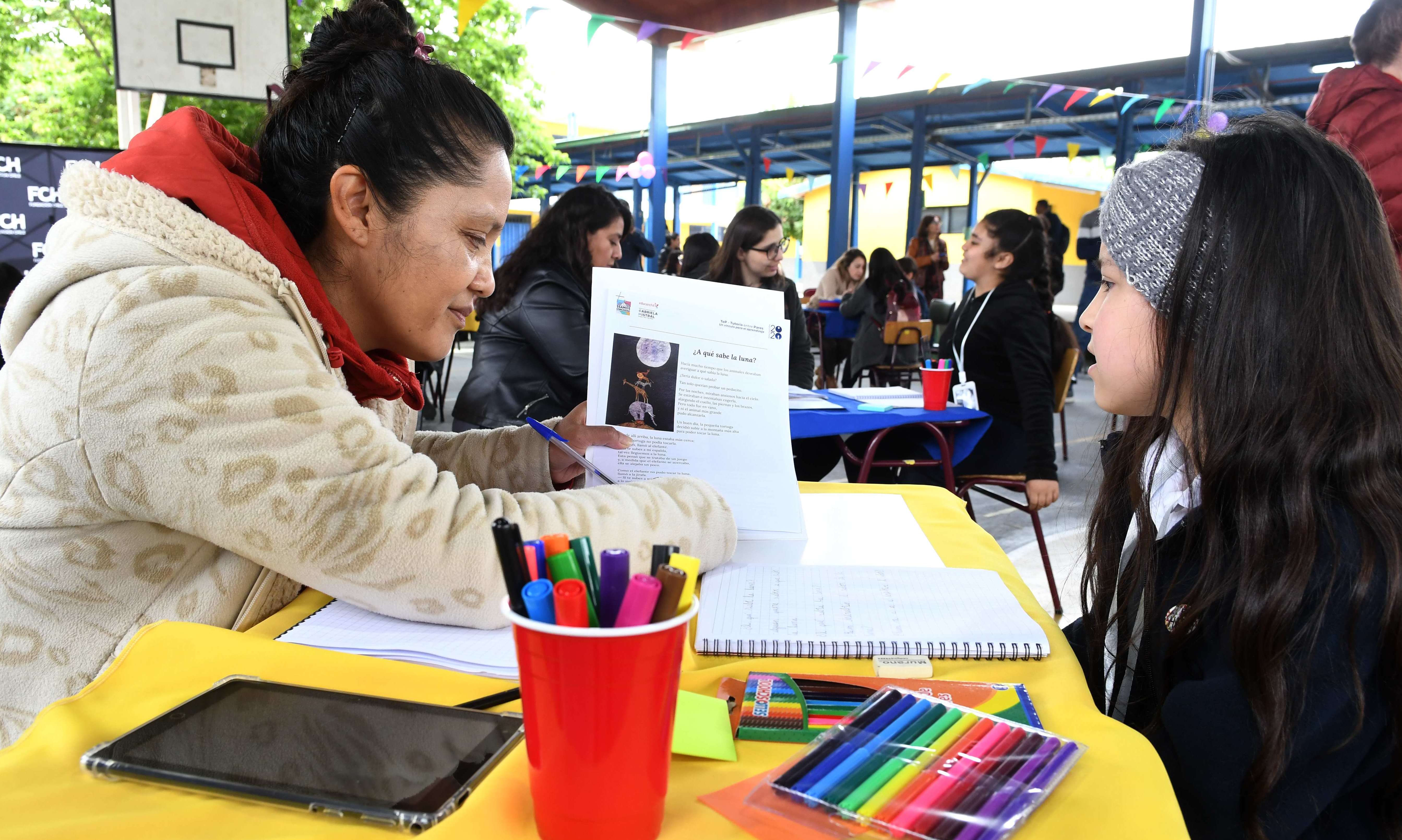 Mineduc lanza Plan Piloto de Tutoría entre Pares para disminuir la brecha en comprensión lectora en escolares de 17 escuelas básicas de la Región Metropolitana