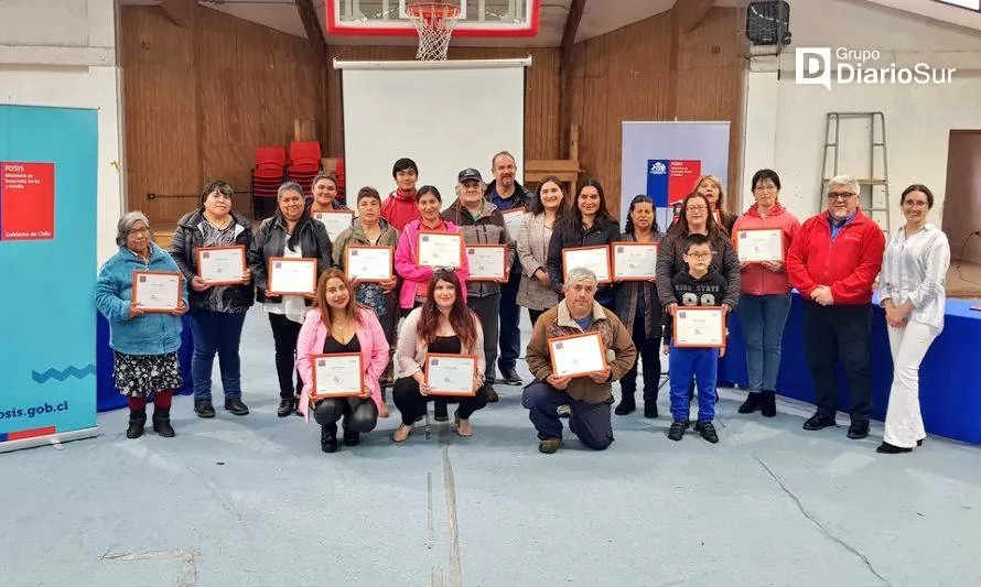Más de 50 emprendedores de Aysén fueron certificados en programa Emprendamos