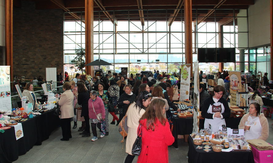 Feria local destacó el talento y la creatividad de emprendedoras del sur del país