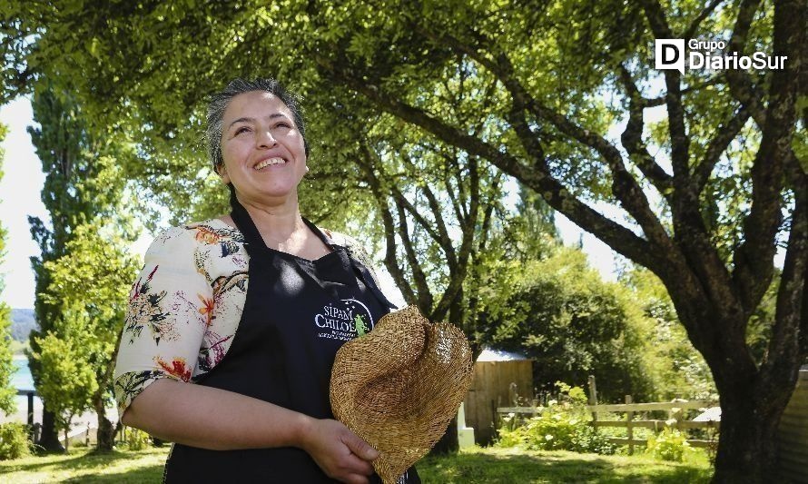 Artesana chilota representa a Chile en importante exposición internacional de París 