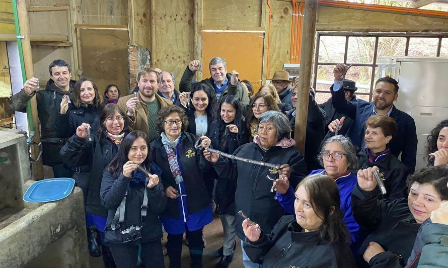 Emprendimiento textil impulsado por mujeres inaugura innovadora planta de lavado y secado industrial