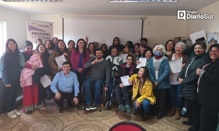 Certifican a emprendedoras coyhaiquinas tras participar en programas "Juntas Crecemos "y "Empoderadas"
