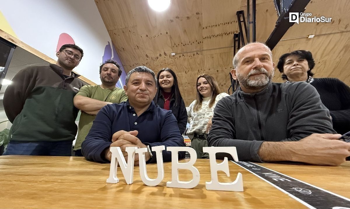 El equipo de DiarioSur junto al equipo de Nube Cowork. Créditos: Grupo DiarioSur.